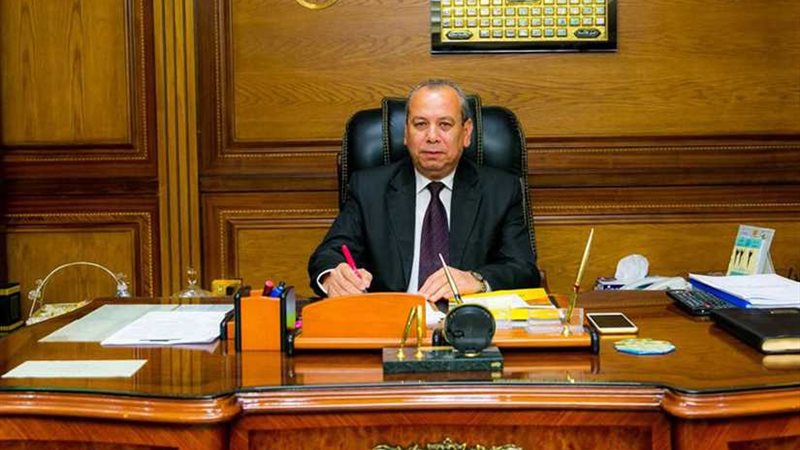 إحالة 8 موظفين للتحقيق