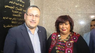 بالصور.. وزيرة الثقافة ومحافظ الإسكندرية افتتحا مسرح عبد الوهاب