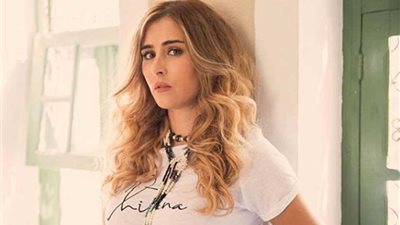 عائشة بن أحمد: البوستر المتداول لـ