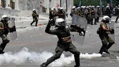 الشرطة اليونانية تطلق الغاز المسيل للدموع على تظاهرات احتجاجية