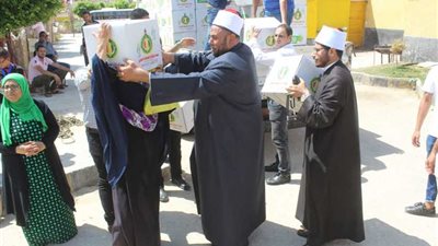 قافلة الأزهر لشمال سيناء توزع ١٥٠٠ عبوة غذائية وكسائية في العريش