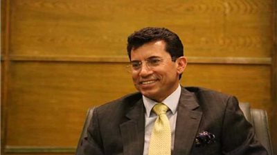 وزير الشباب والرياضة يهنيء منتخب مصر بالفوز على النيجر