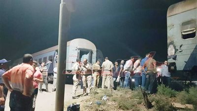 بالصور..السيطرة على حريق قطار كفر الشيخ بقطور بسبب ماس كهربائي