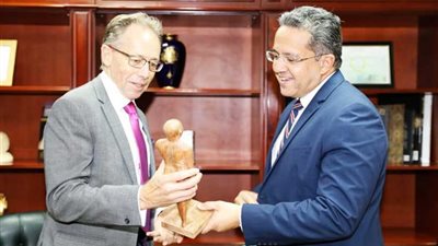 وزير الاثار يستقبل سفير استراليا بالقاهرة