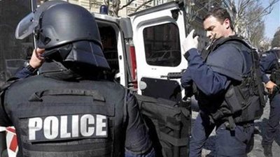 الشرطة الفرنسية تعتقل رجلا أصاب 7 أشخاص في هجوم بسكين وسط باريس