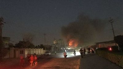 شاهد..متظاهرون عراقيون يضرمون النار في مقر القنصلية الإيرانية بالبصرة