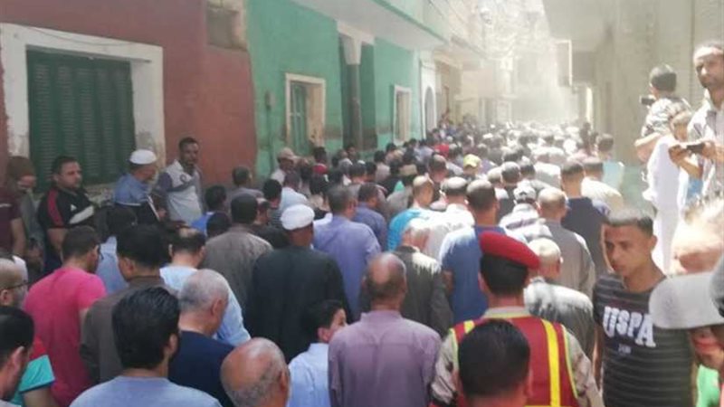 الآلاف يشيعون الشهيد