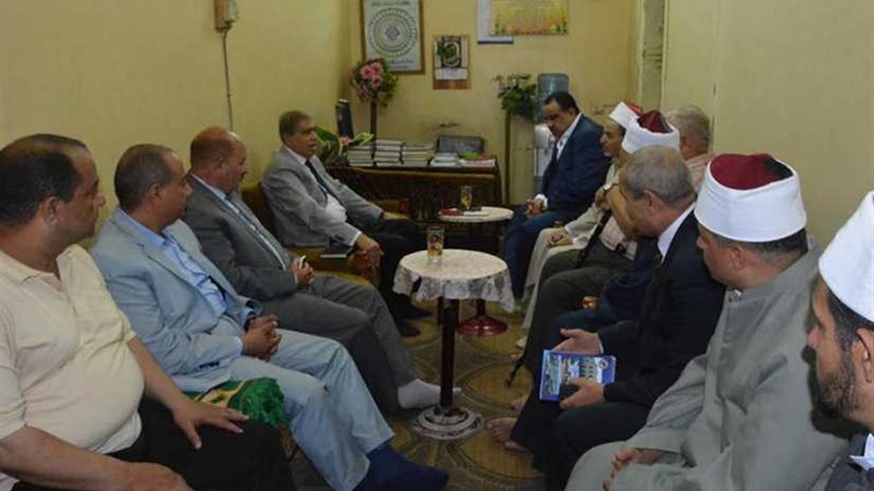 محافظ المنيا يستمع