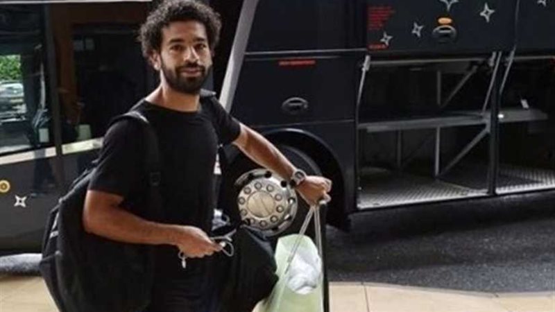محمد صلاح يغادر مطار