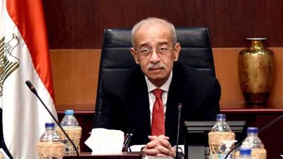 شريف إسماعيل يحمل رسالة من الرئيس السيسي إلى نظيره الجابوني