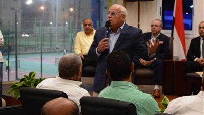محافظ بورسعيد يطالب مسؤولي الأندية ومراكز الشباب بالاستعداد لتطبيق نظام الاستثمار الرياضي