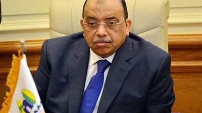 حل أزمة انسداد خط صرف صحى بالمنايل فى الخانكة