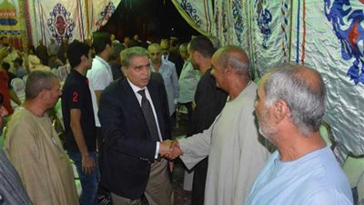محافظ المنيا ومدير الامن يقدمان واجب العزاء لأسرة شهيد سيناء