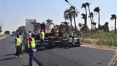 بعد تعطل رصفه لأكثر من عامين استئناف رصف طريق الصعيد الزراعي المنيا أبو قرقاص