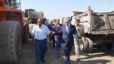 محافظ المنيا يتأكد من سلامة المعدات اللازمة لمواجهة السيول