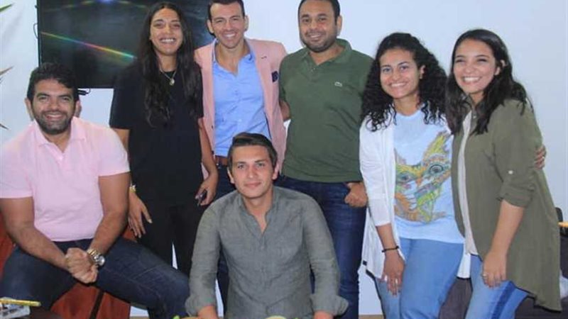 8 الصبح يحتفل بعيد