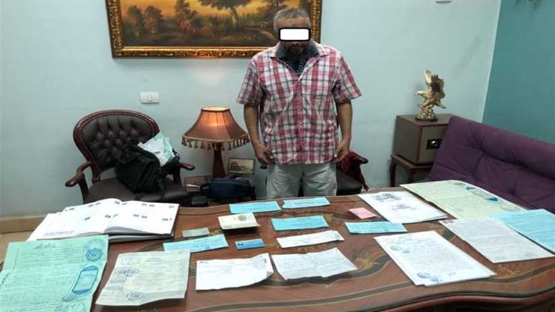 مدرس وباحث قانوني