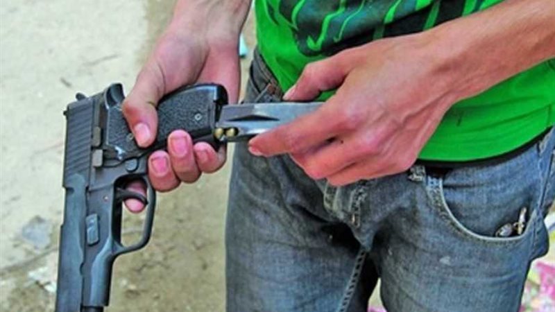 إصابة متهم خلال تبادل