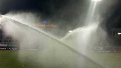 بالصور.. رش ملعب بتروسبورت بغزارة.. تعرف على السبب