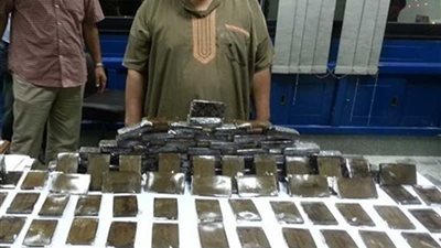 ضبط عاطل وبحوزته طربتين حشيش بكفر الدوار