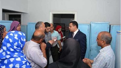 نائب رئيس جامعة أسيوط يطمئن على مدينة الطالبات.. صور