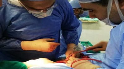 جراحة دقيقة لسيدة بمستشفى شربين ضمن حالات قوائم الانتظار