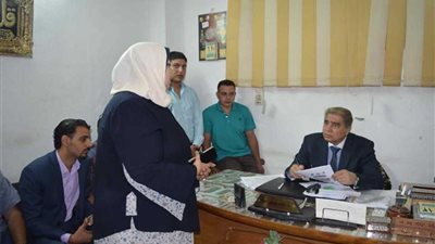 محافظ المنيا يلتقي بعدد من المواطنين لبحث مطالبهم وشكواهم