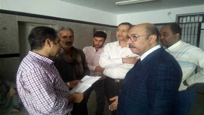 وكيل صحة أسيوط يفاجئ مستشفى الإيمان العام ويلتقي بالمرضى والمرافقين.. (صور)