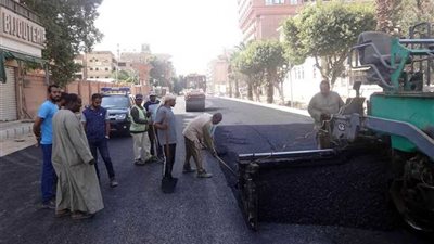 مجلس مدينة الأقصر يبدأ أعمال رصف شارع خالد بن الوليد.. (صور)