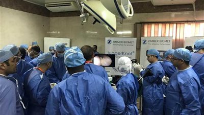 جامعة أسيوط تعقد دورة تدريبية لمناظير الكتف والمرفق.. صور