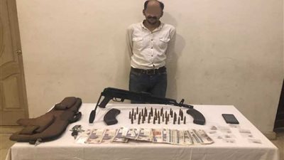 القبض على عاطل بحوزته أسلحة نارية ومواد مخدرة في القطامية