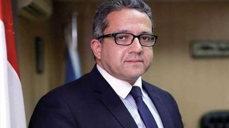 وزير الآثار يبحث