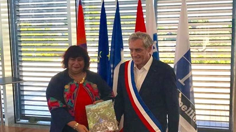 وزيرة الثقافة تبحث