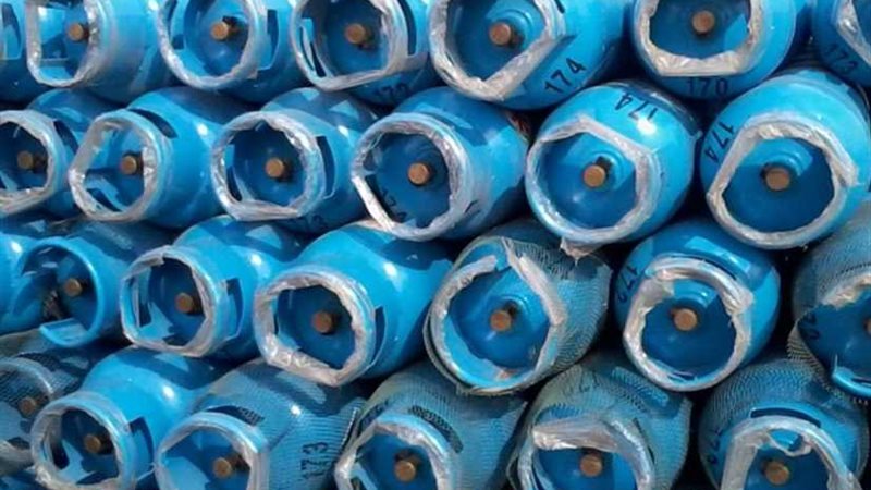 ضخ 2974 طن مواد بترولية