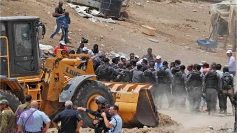 الصليب الأحمر يعرب