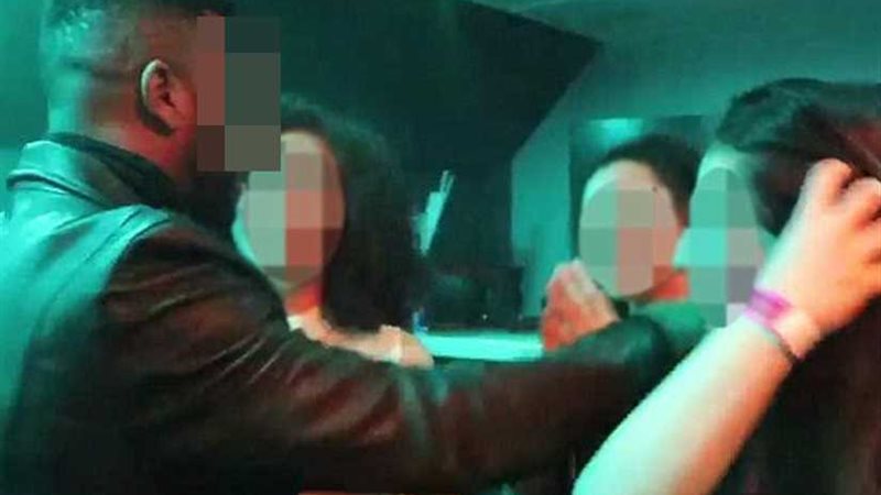 مطرب شهير يغتصب عاملة