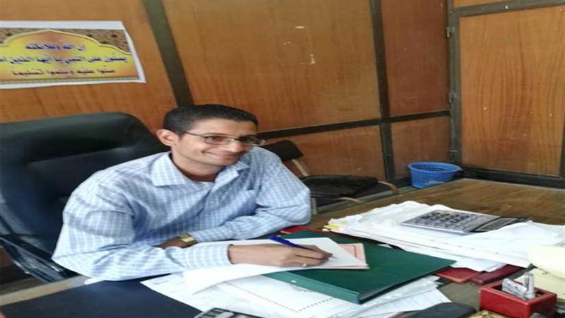 محفظ قرآن يتبرع بنصف