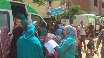 بالصور.. قافلة طبية ومائية بقرية 