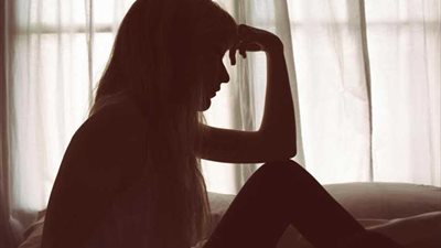 يرغمها على ممارسة الجنس 10مرات يومياً.. وتخشى أن يكون مدمناً