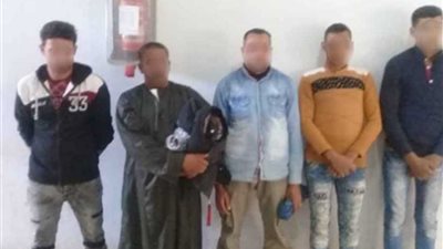 القبض على سيدتين تتزعمان العمل في الهجرة غير الشرعية