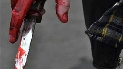 إصابة عامل بجرح في البطن بسبب خلافات الجيرة