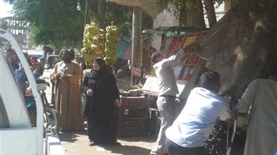حملات مكثفة بأسيوط لإزالة الإشغالات من أمام المدارس.. صور