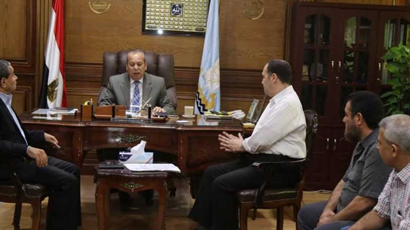 محافظ كفرالشيخ يناقش