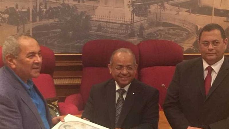 طب الإسكندرية تكرّم