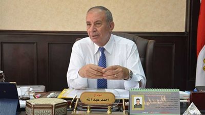 محافظ البحر الأحمر يبحث سبل التنمية البيئية والسياحية المستدامة بالغردقة