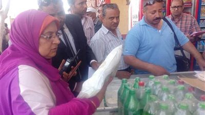 ضبط مصنع حلويات بمواد منتهية الصلاحية وتحرير 340مخالفة تموينية خلال حملات بمركز الفتح..(صور)