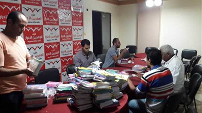 المصريين الأحرار بالسويس يوزع الأدوات المدرسية مجانا للمناطق البسيطة (صور)