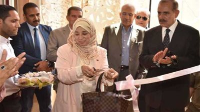 محافظ أسيوط يفتتح معرض 