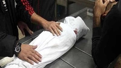 مصرع طفلة إثر سقوطها من أعلى سلم خشبي بإحدى قرى ملوي