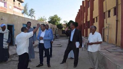 رئيس مركز ابوقرقاص يتابع استعدادات المدارس للعام الجديد